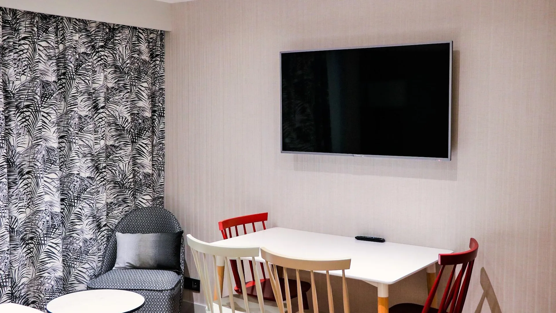 Aparthotel Cadet 4*